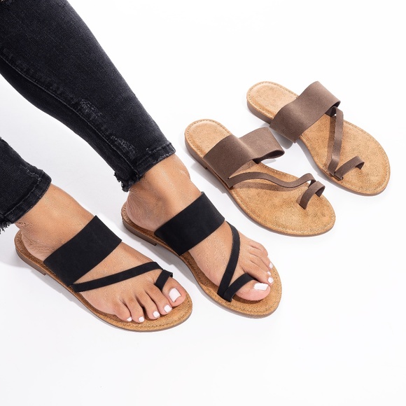 Annemore Shoes - Sale! Black Toe Ring Flat Sandals